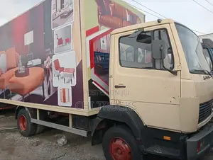 814 Cargo Truck