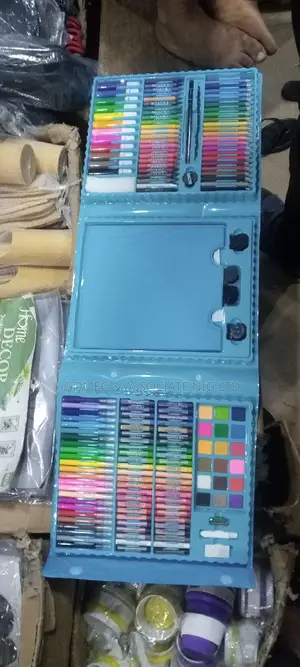 Super Children Art Set. 208 Pieces