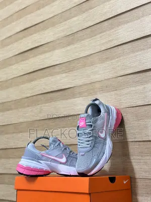 Original Nike Runtekk V2k Ash Pink Sneakers
