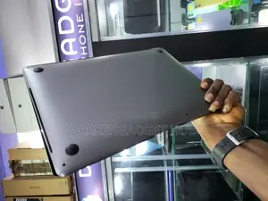 Laptop Apple MacBook Pro 2020 16GB Intel Core I5 SSD 1T