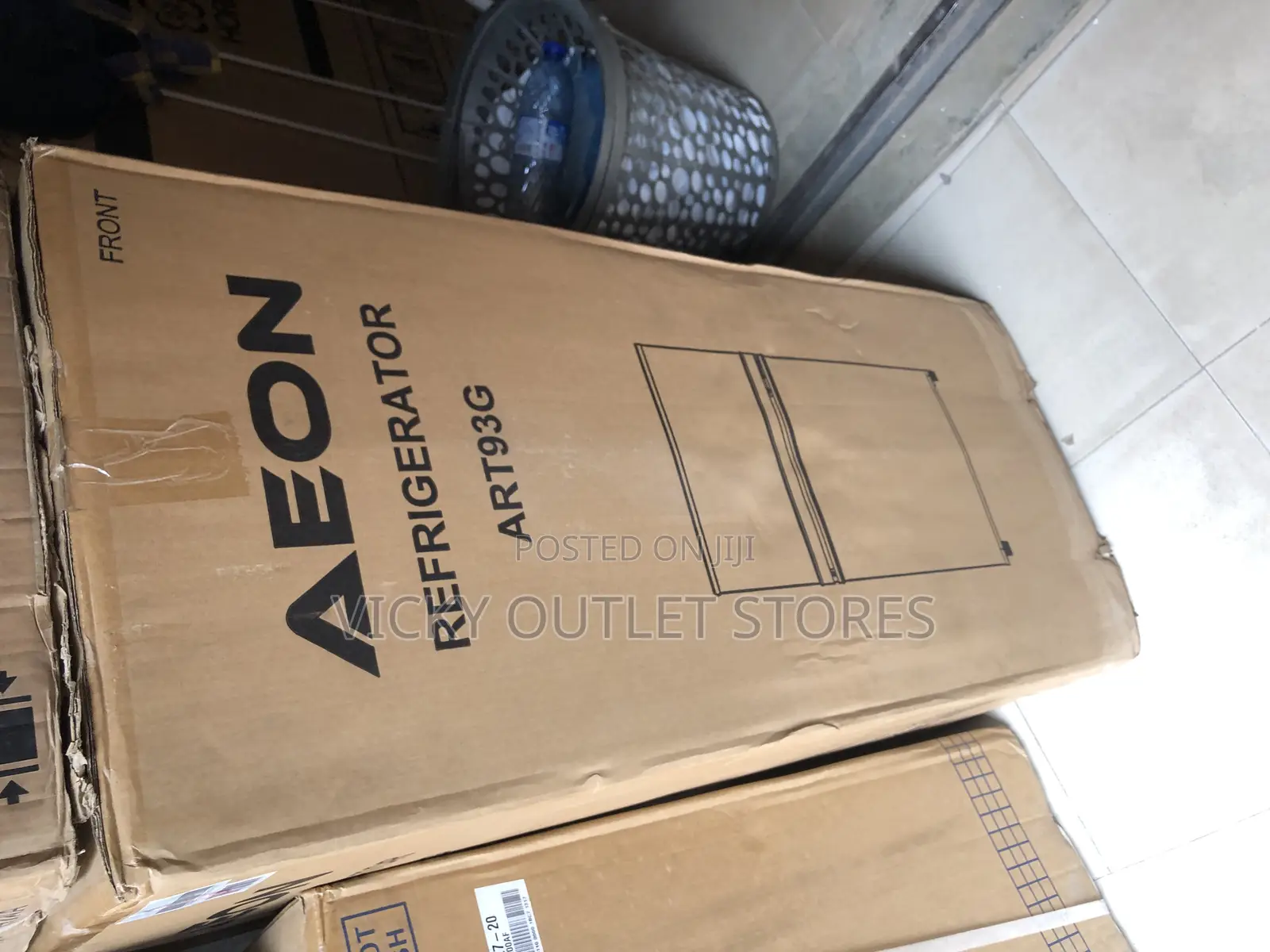 Aeon ART930 Refrigerator
