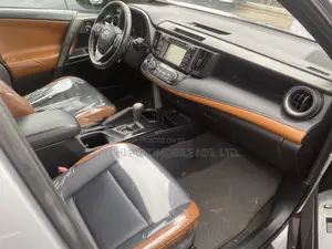 Toyota RAV4 SE AWD (2.5L 4cyl 6A) 2016 Silver