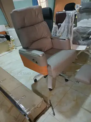 Executive Office Chair With Footrest.