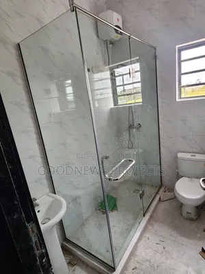 Hinged Bathroom Cubicle (Plain Glass