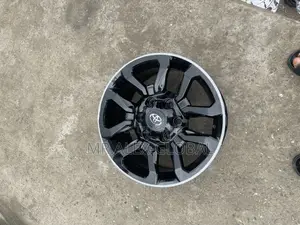 17rim Toyota Hilux Black