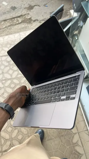 New Laptop Apple MacBook Pro 2019 16GB Intel Core I5 SSD 256GB
