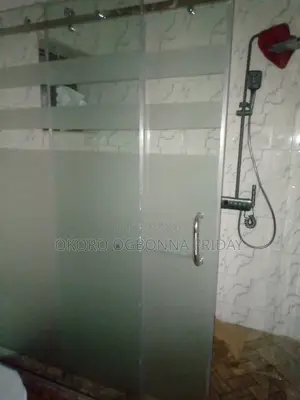 Lovers Shower Cubicle