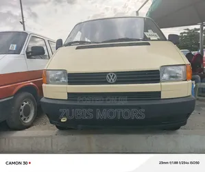 Volkswagen Transporter 2005 Yellow