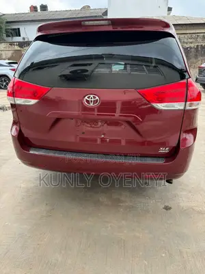 Toyota Sienna XLE 7 Passenger Mobility 2011 Red
