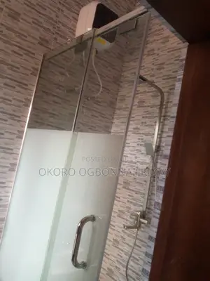 Mora's Shower Cubicle
