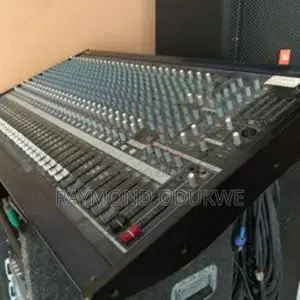 Professional Yamaha 32 Audio Mixer Mg32