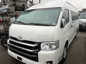 Toyota HiAce 2017 White