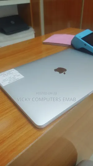 New Laptop Apple MacBook Pro 2019 16GB Intel Core I7 SSD 512GB