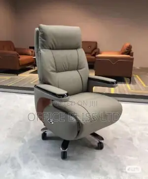 Luxury TOP QUALITY Leather Massaging Chair