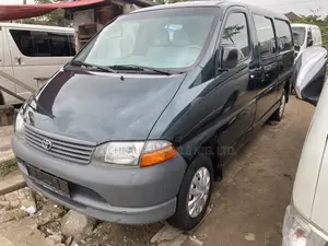 Toyota HiAce 2001 Green
