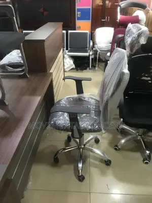 Executive Office Swivel Chair With Headrest