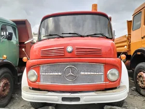 1113 Mercedes Benz Tipper