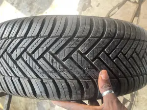 215/65/16 Tire