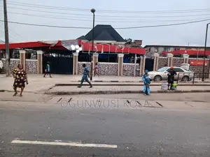 Lounge, Bar and Restaurant for Sale