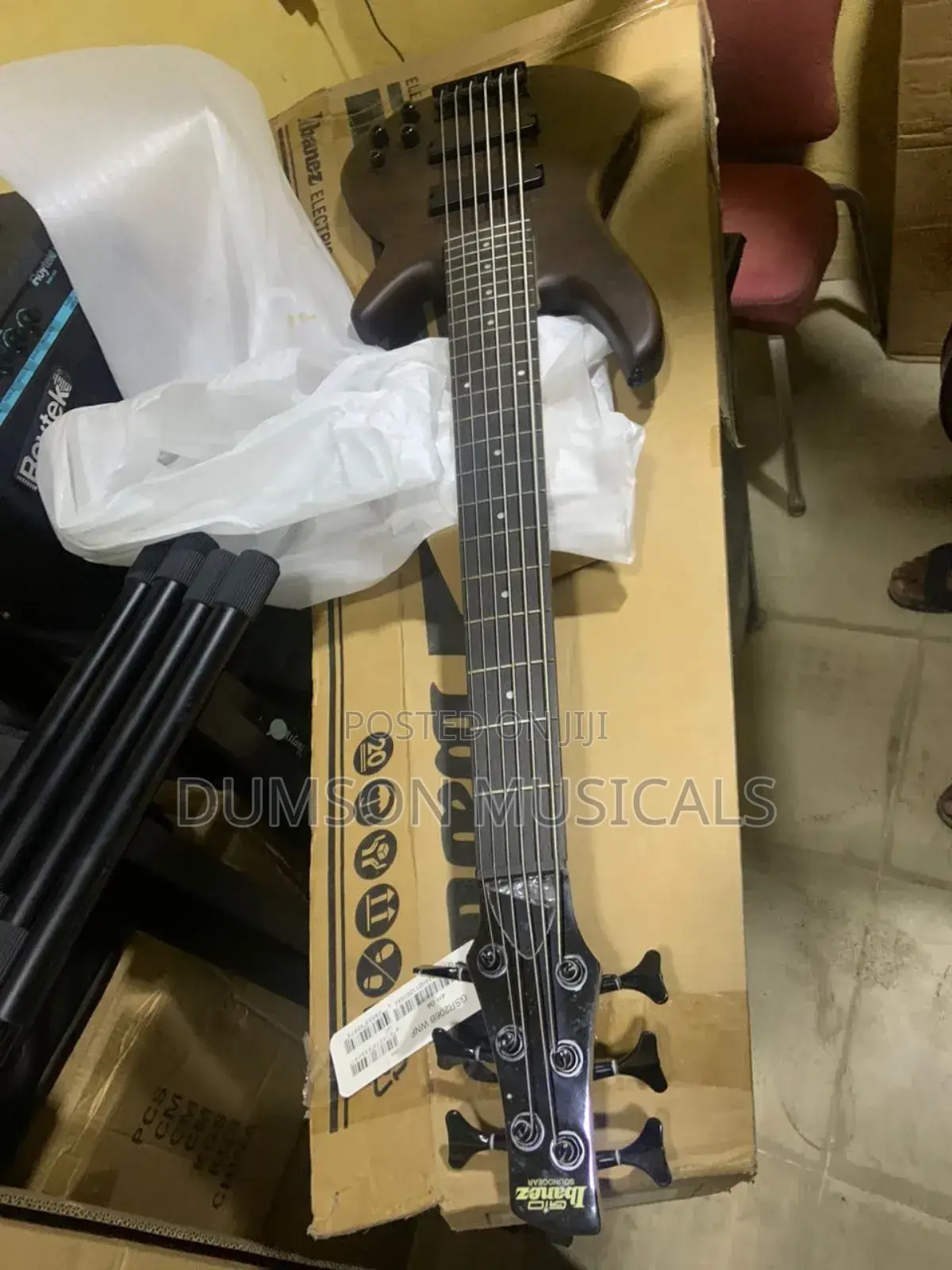 Ibanze Active 6 Strings Bass Guitar
