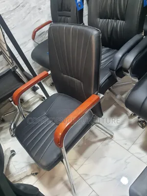 Full Comfort Visitors Chair With Wooden Handle