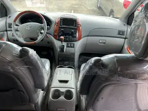 Toyota Sienna Limited 7 Passenger 2010 White