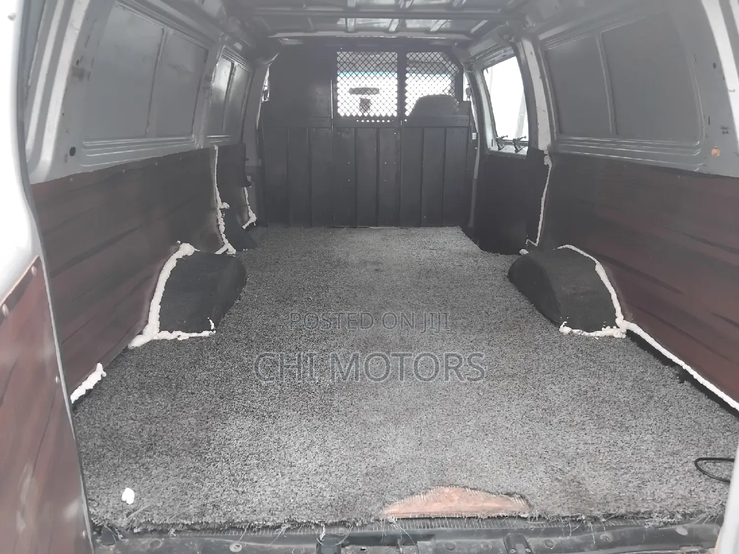 Ford E250 2006 Silver