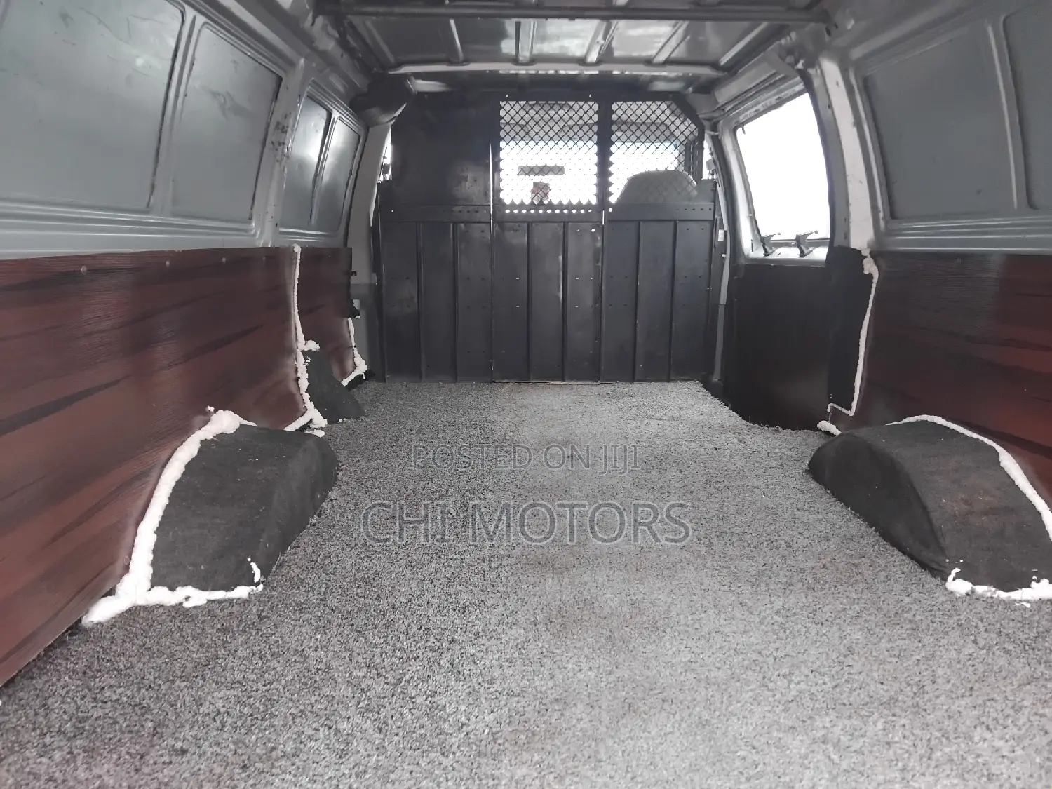 Ford E250 2006 Silver