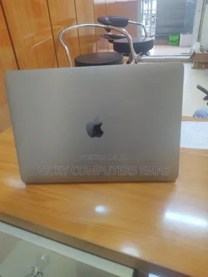 New Laptop Apple MacBook Pro 2019 16GB Intel Core I7 SSD 512GB