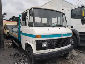 Mercedes-Benz 2007 White