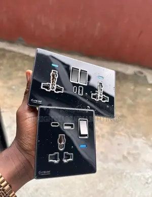 T8 Shiny Black Sockets With USB Type C