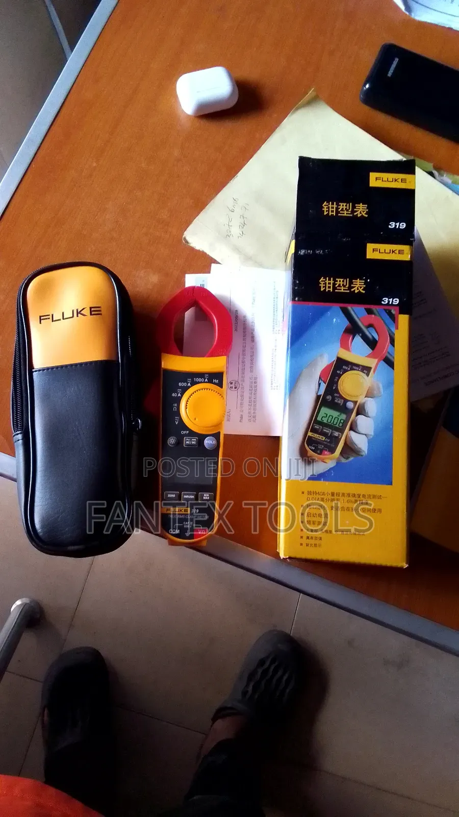 Fluke 323 Clamp Meter.
