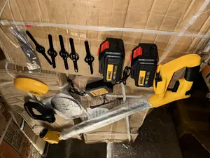 Dewalt 136v Cordless Grass Trimmer With 2 Battery and Blades