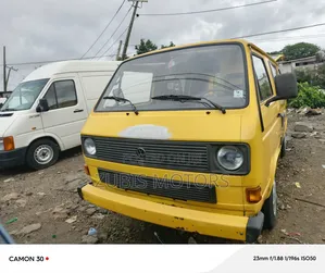 Volkswagen Transporter 2000 Yellow