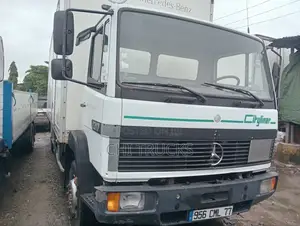 Mercedes Benz Cargo Truck 8bolt White