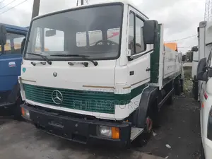 Mercedes Benz Truck 814 16fit 2009 White