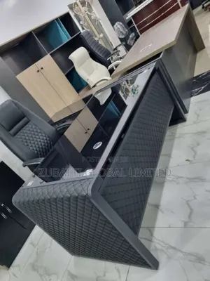 Executive 1.6 Metres Office Table With Glass Top