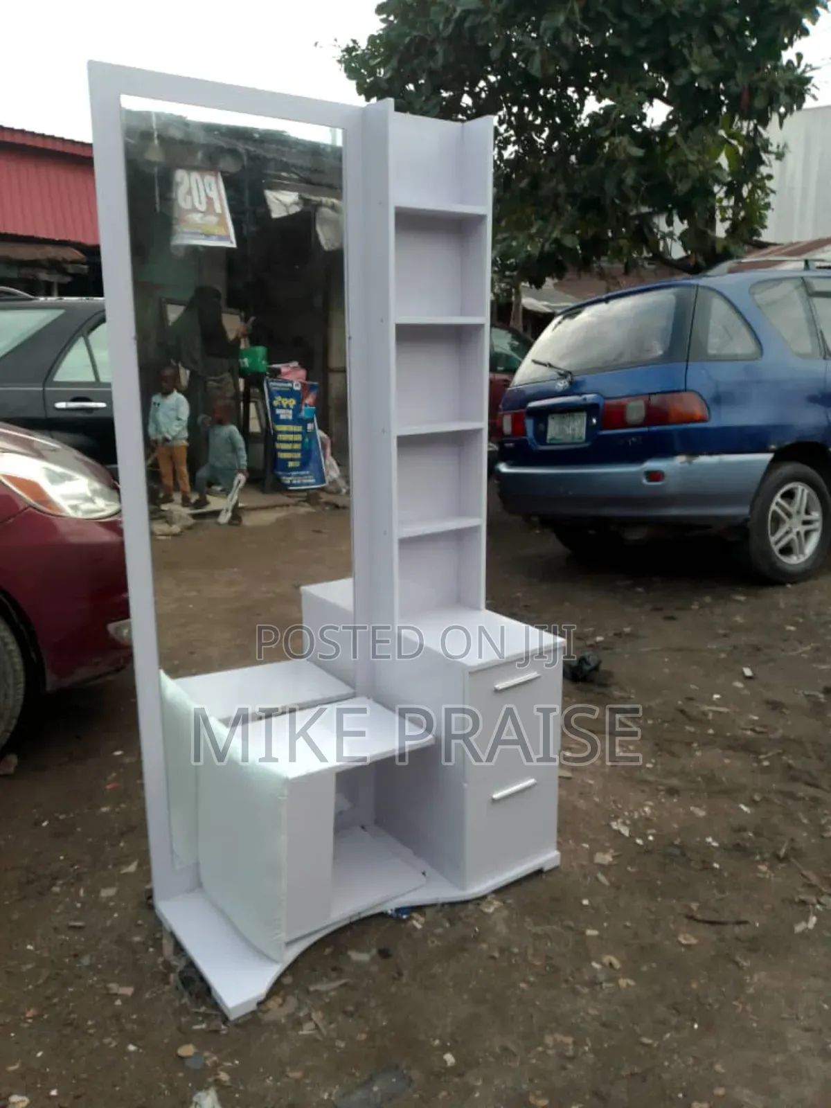 A Quality Dressing Mirror