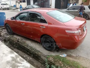 Ford Focus SE Sedan FWD (2.0L 4cyl 5M) 2012 Red