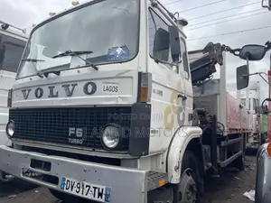 Sparkling White Volvo With Sound Engine 