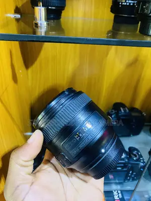 Nikon 85mm F1.8
