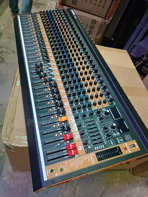 Yamaha TH-24 24 Channels Mixer Console