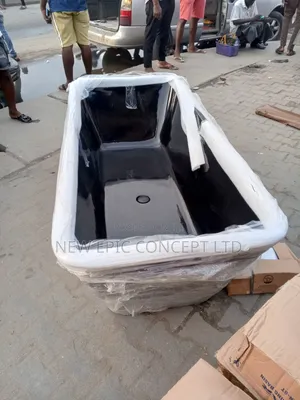 Executive Black Bathtub