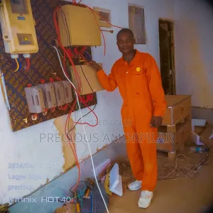 I'm an ELECTRICIAN.