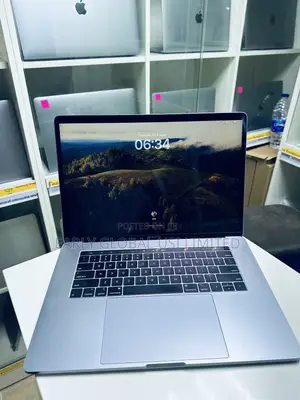 Laptop Apple MacBook Pro 2018 16GB Intel Core i7 SSD 512GB
