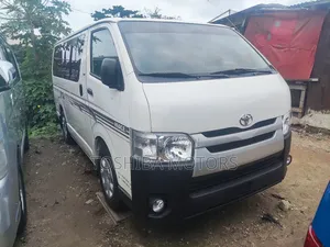 Toyota HiAce 2014 White