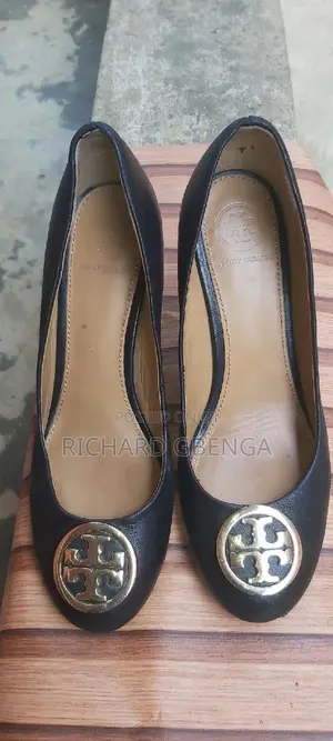 Tory Burch Wedge Shoe Size 6