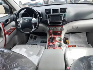 Toyota Highlander Limited 3.5l 4WD 2013 Silver