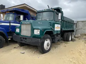 Mack R-Model 35-Ton