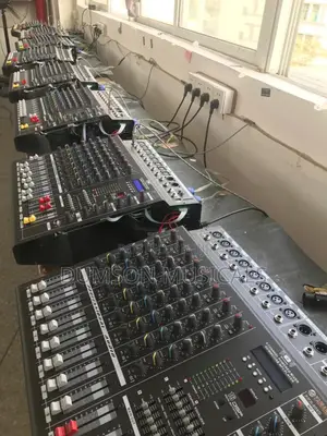 8 Channel Powered Yamaha Mixer